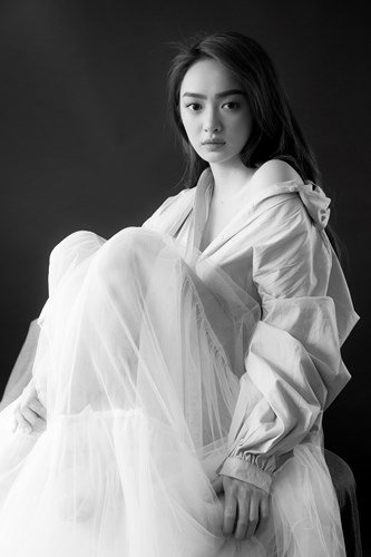 Kaity Nguyễn tung bộ ảnh nồng nàn và gợi cảm tuổi 19