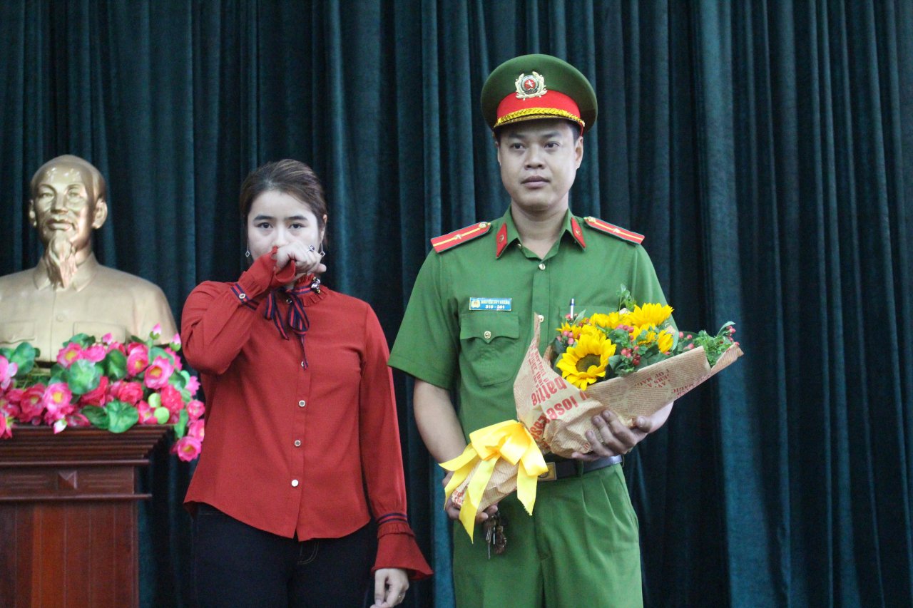 cu-dan-carina-buc-anh-khoanh-khac-canh-sat-pccc-cuu-nguoi-cua-nhung-anh-hung
