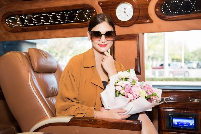 hoa-hau-hoan-vu-pia-wurtzbach-va-lan-khue-do-sac-cung-khung-hinh-ai-xinh-dep-hon