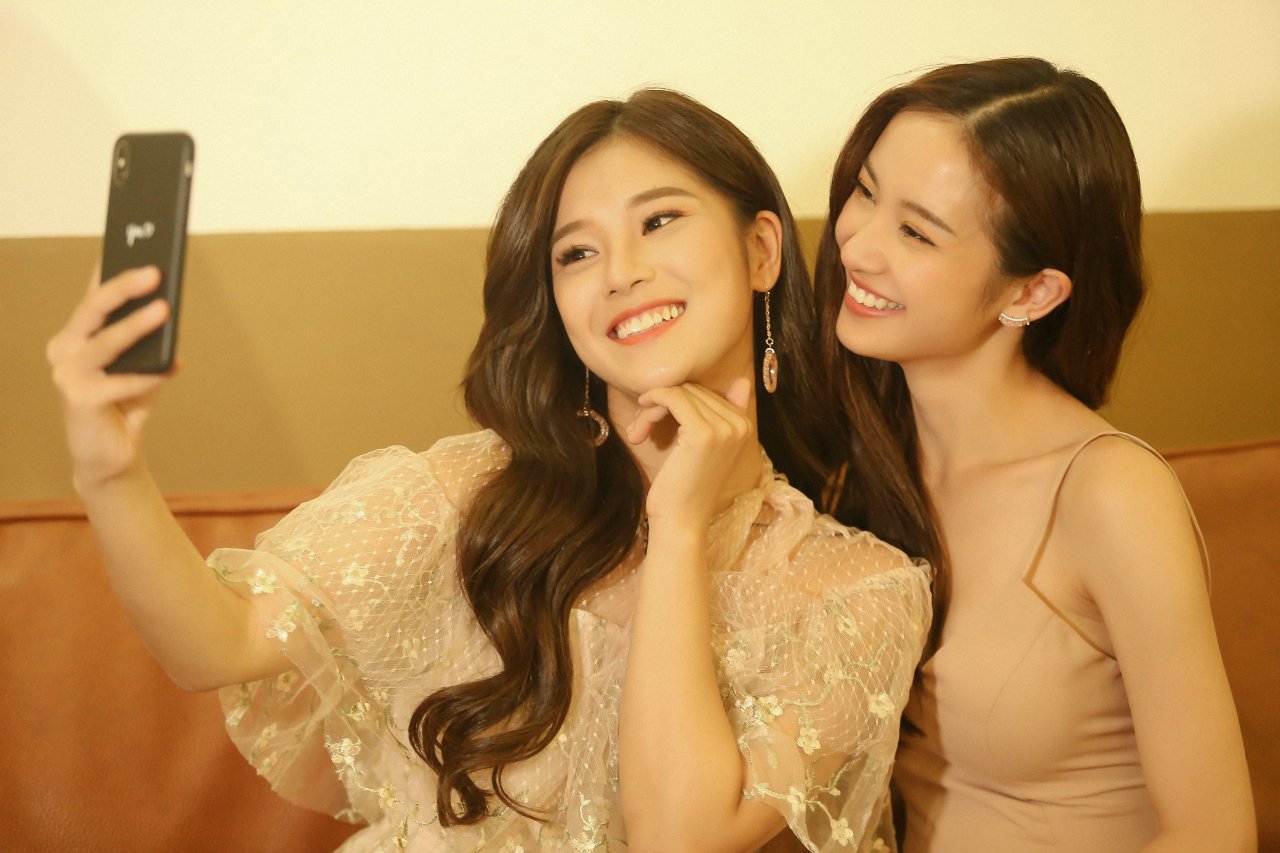 hoang-yen-chibi-va-jun-vu-than-thiet-the-nay-hoi-sao-fan-cu-nhiet-tinh-ghep-doi