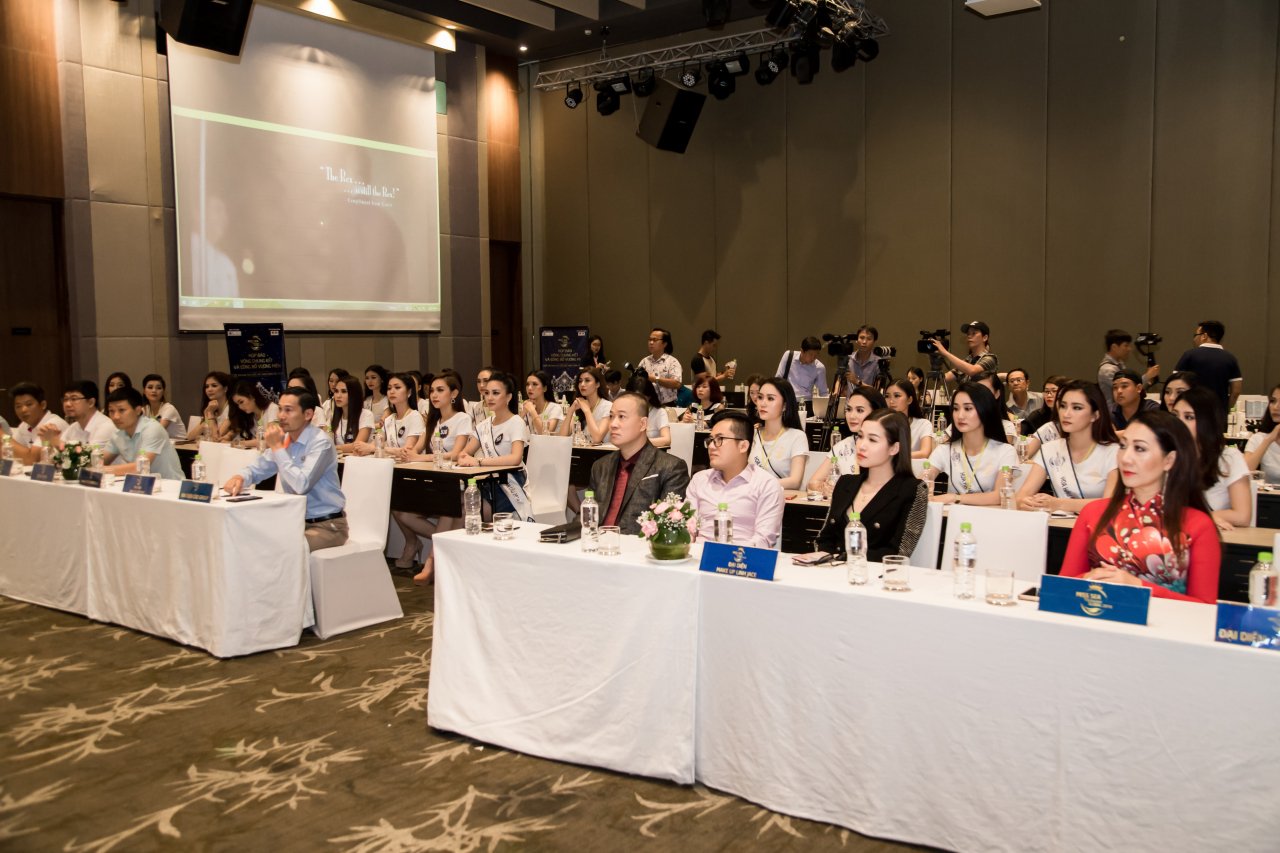 lo-dien-vuong-mien-khung-tri-gia-gan-2-ti-dong-cua-hoa-hau-bien-viet-nam-toan-cau