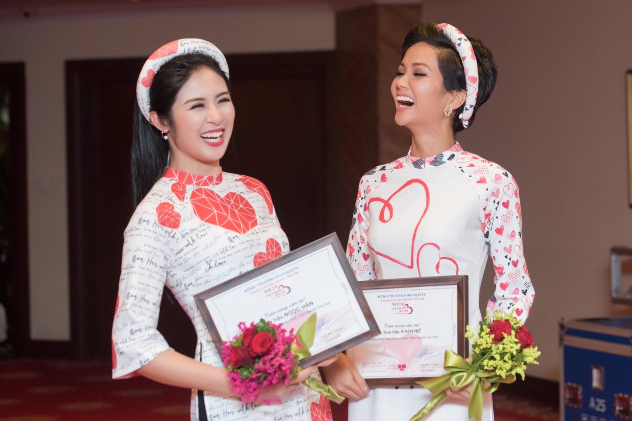 nhieu-nguoi-dep-dinh-lum-xum-dao-keo-hoa-hau-ngoc-han-dap-tra-thang-thung-dep-nhan-tao-con-hon-xau-tu-nhien