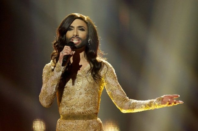 nu-ca-si-co-rau-conchita-wurst-bat-ngo-tiet-lo-bi-nhiem-hiv