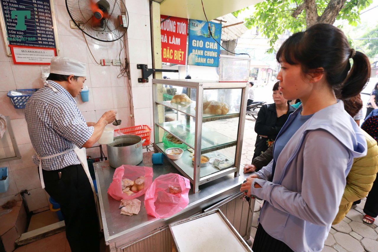 tet-han-thuc-nguoi-dan-xep-hang-mua-banh-troi-nhu-thoi-bao-cap