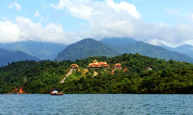 ve-thua-thien-hue-nen-di-dau
