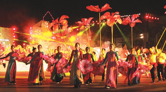 le-hoi-hoa-phuong-do-la-gi-va-hai-phong-manh-tay-dau-tu-21-ty-cho-le-hoi-hoa-phuong-do-2018