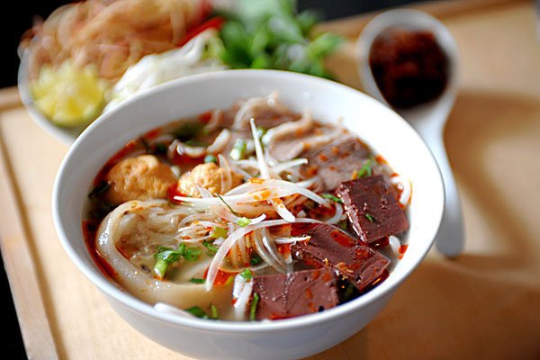 ve-thua-thien-hue-nen-an-gi