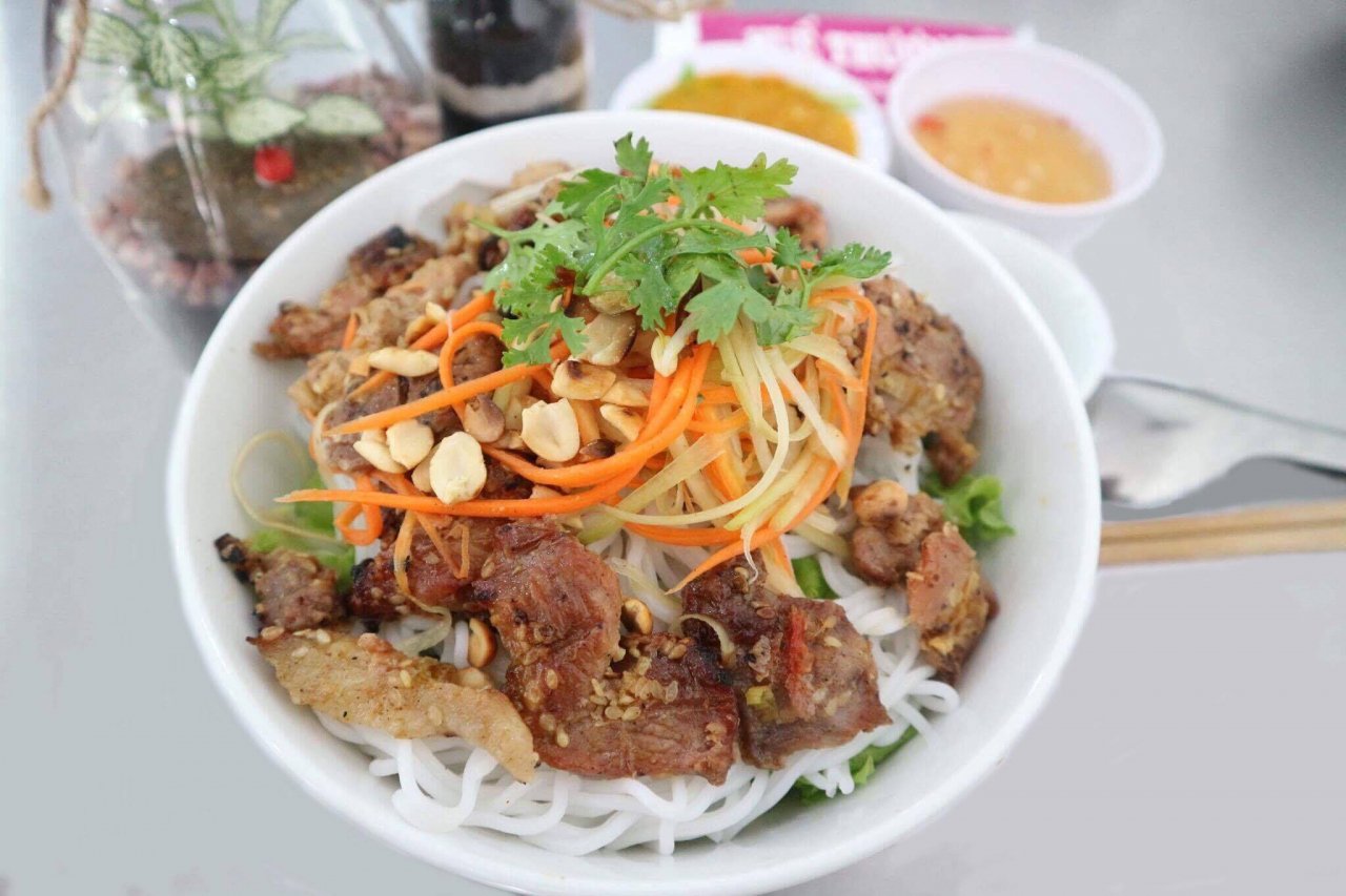 ve-thua-thien-hue-nen-an-gi
