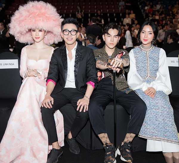 angela-phuong-trinh-va-nhung-bo-canh-choi-troi-tren-tham-do
