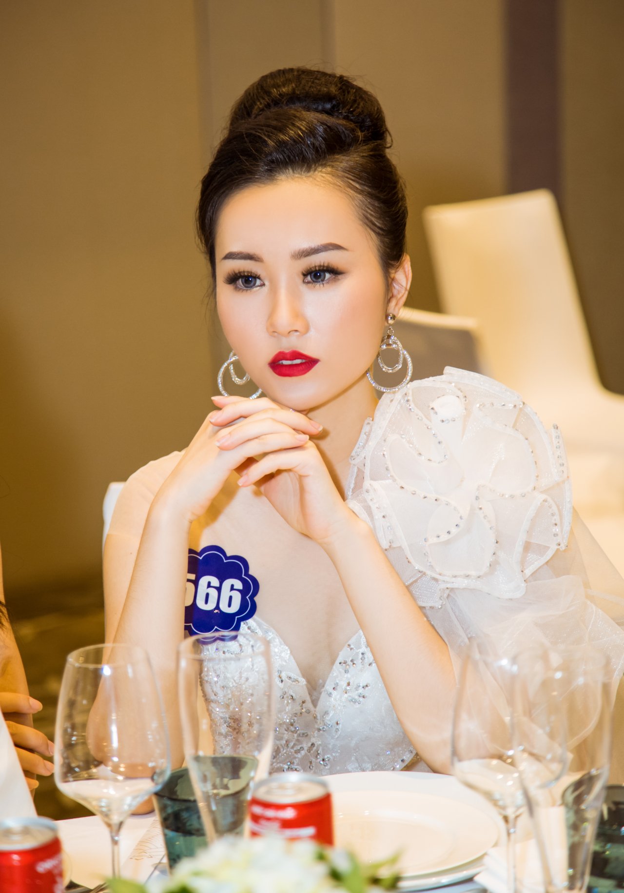 ngo-lo-tin-don-kem-sac-top-40-hoa-hau-bien-viet-nam-toan-cau-xuat-hien-rang-ro-va-noi-bat
