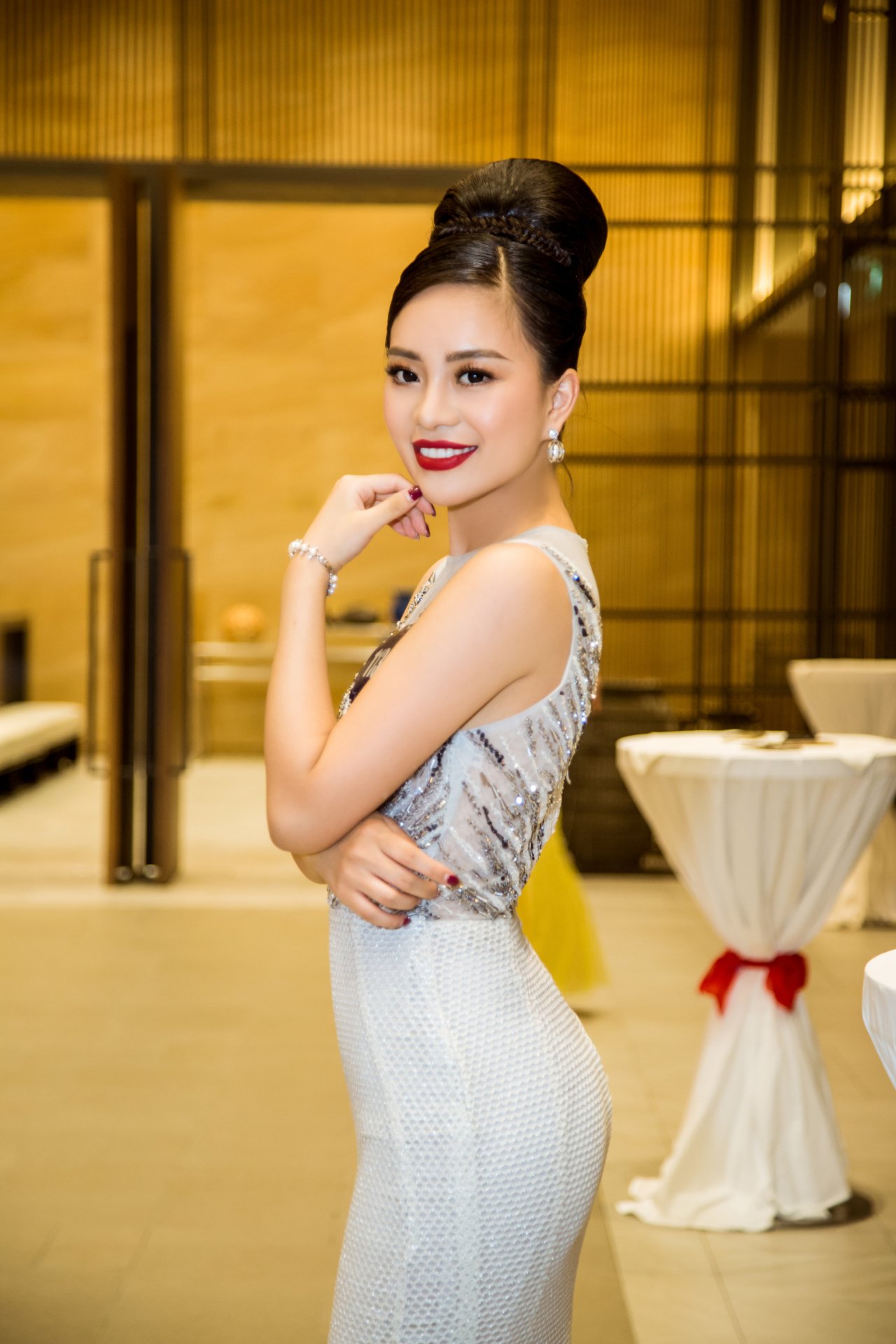 ngo-lo-tin-don-kem-sac-top-40-hoa-hau-bien-viet-nam-toan-cau-xuat-hien-rang-ro-va-noi-bat