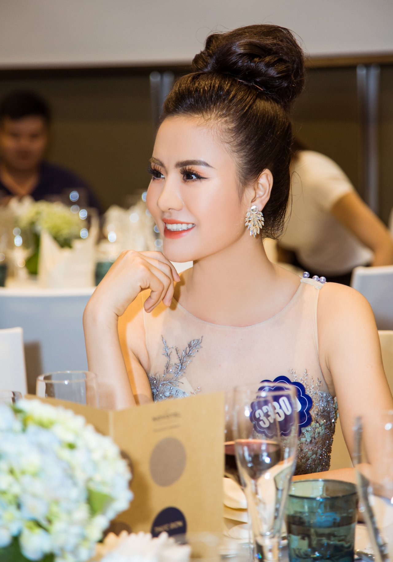 ngo-lo-tin-don-kem-sac-top-40-hoa-hau-bien-viet-nam-toan-cau-xuat-hien-rang-ro-va-noi-bat
