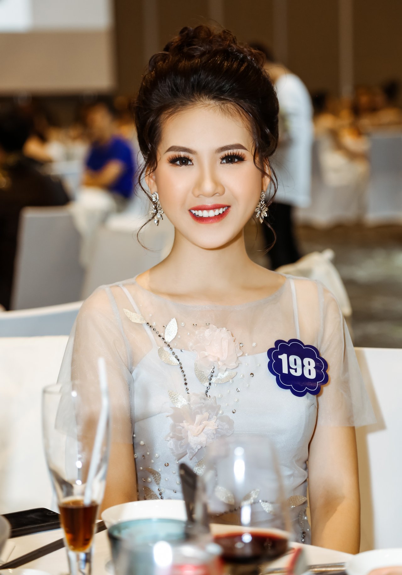 ngo-lo-tin-don-kem-sac-top-40-hoa-hau-bien-viet-nam-toan-cau-xuat-hien-rang-ro-va-noi-bat