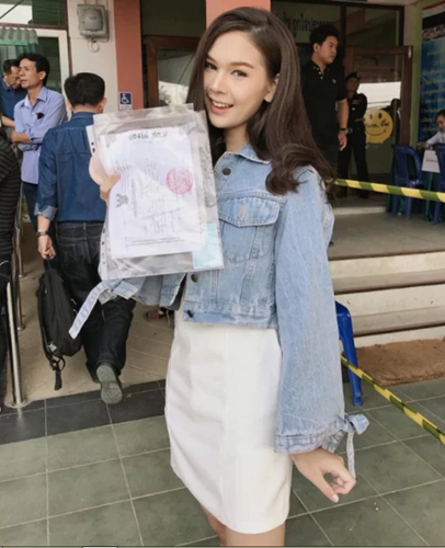 Dân mạng truy tìm cô nàng chuyển giới siêu xinh của Thái Lan