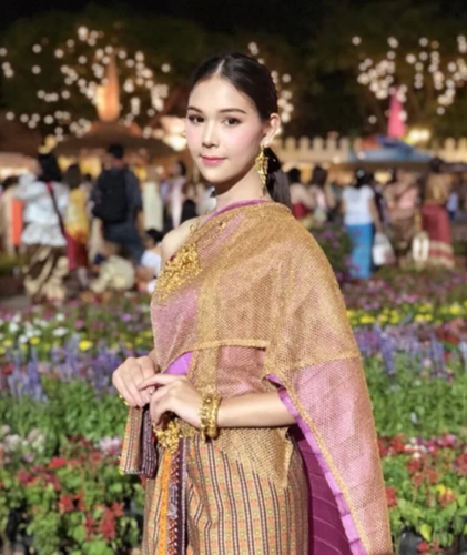 Dân mạng truy tìm cô nàng chuyển giới siêu xinh của Thái Lan