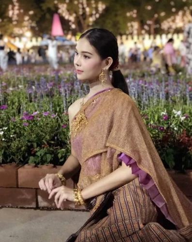 Dân mạng truy tìm cô nàng chuyển giới siêu xinh của Thái Lan
