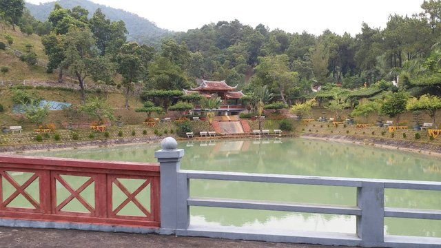 Đột nhập biệt phủ 