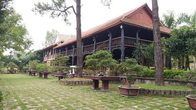 Đột nhập biệt phủ 