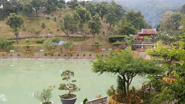 Đột nhập biệt phủ 
