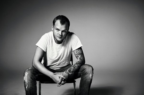 avicii-la-ai-va-dj-noi-tieng-avicii-bat-ngo-qua-doi-o-tuoi-28