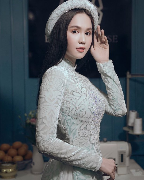 gay-tranh-cai-vi-tang-can-khong-kiem-soat-ngoc-trinh-dien-ao-dai-tai-xuat-san-catwalk-voi-vai-tro-vedette