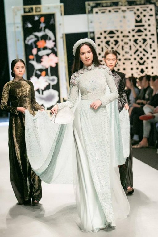 gay-tranh-cai-vi-tang-can-khong-kiem-soat-ngoc-trinh-dien-ao-dai-tai-xuat-san-catwalk-voi-vai-tro-vedette