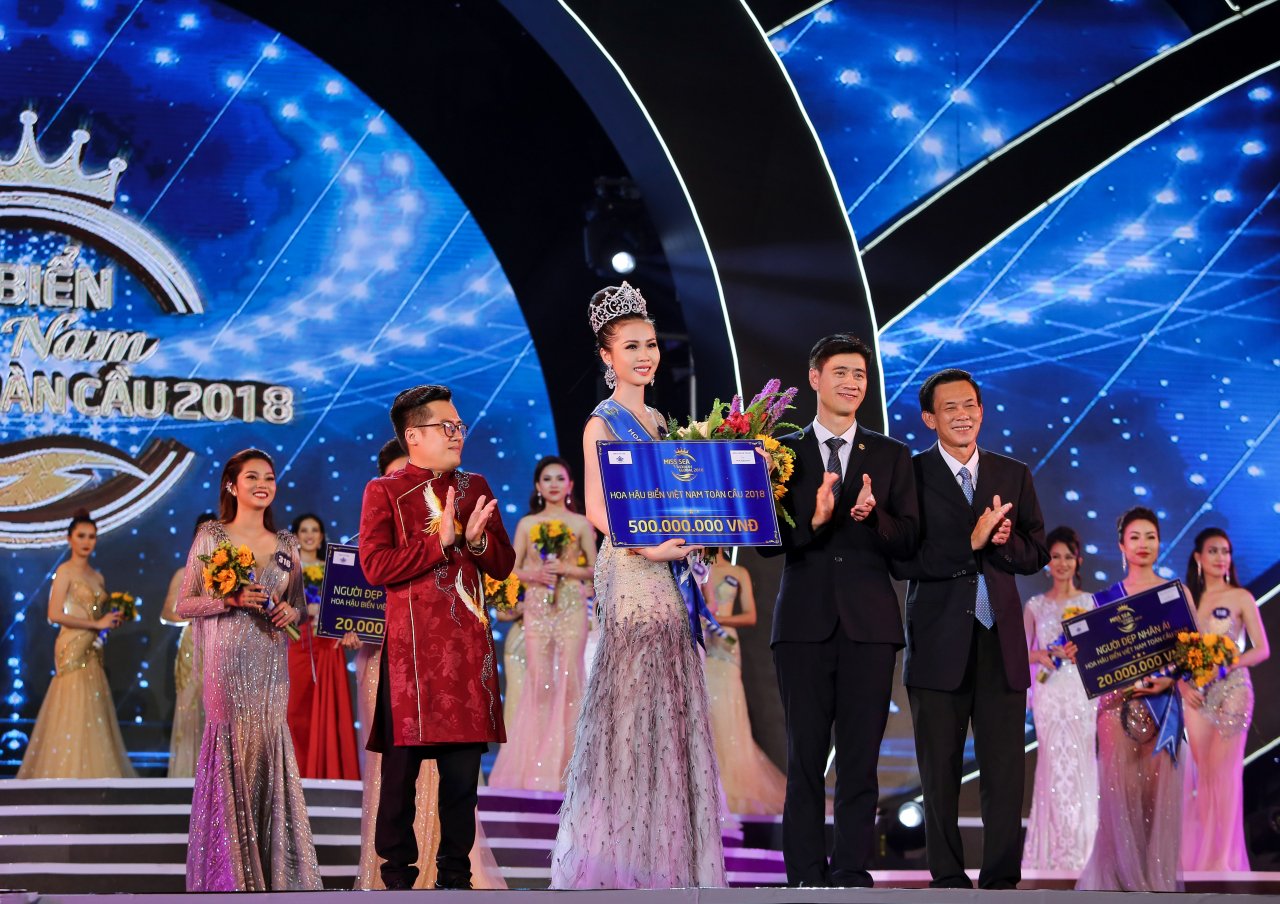 kho-roi-mat-truoc-nhan-sac-xinh-dep-cua-tan-hoa-hau-bien-viet-nam-toan-cau-2018