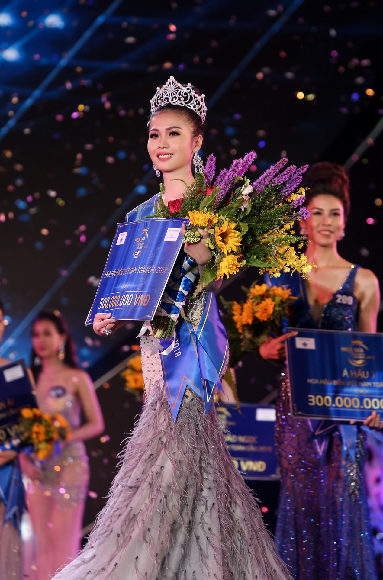 kho-roi-mat-truoc-nhan-sac-xinh-dep-cua-tan-hoa-hau-bien-viet-nam-toan-cau-2018