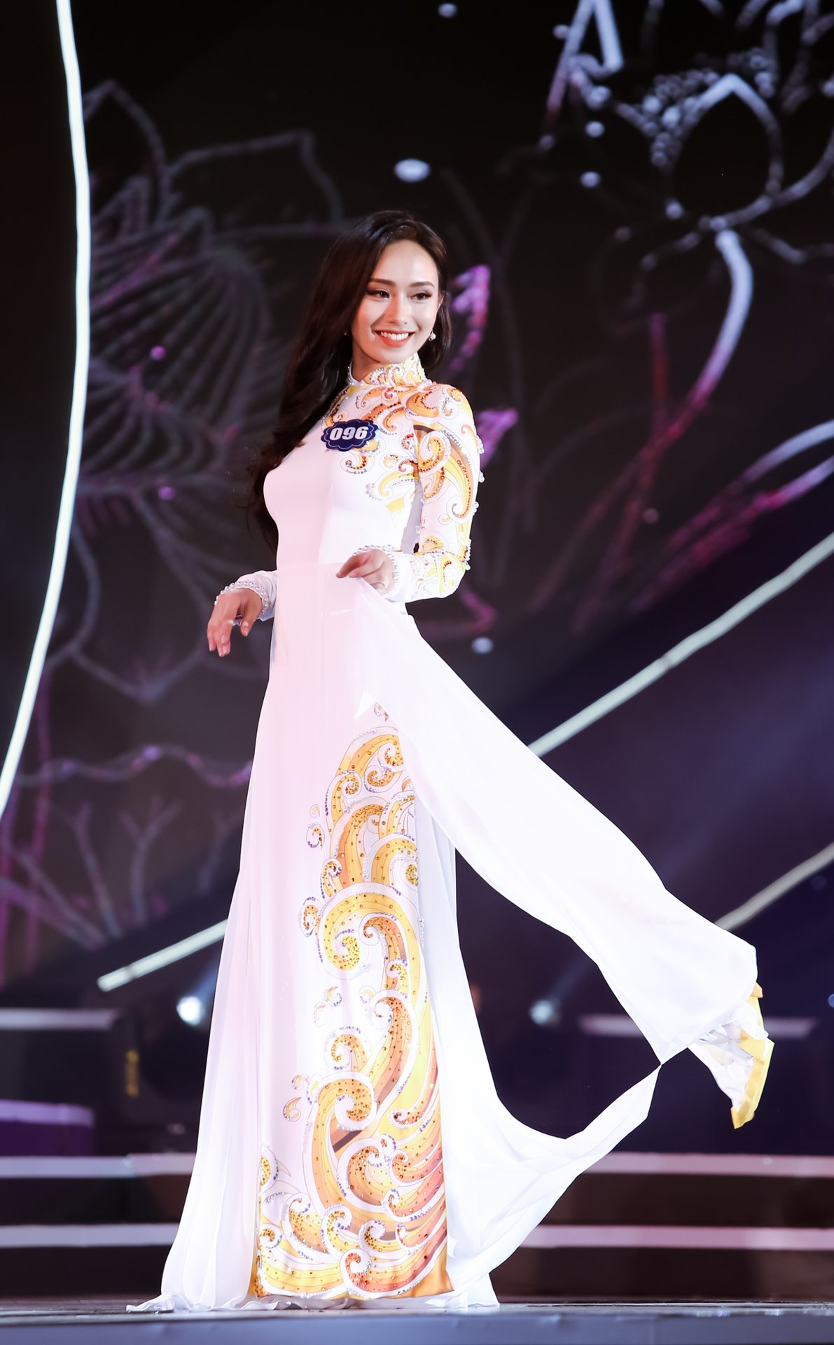 kho-roi-mat-truoc-nhan-sac-xinh-dep-cua-tan-hoa-hau-bien-viet-nam-toan-cau-2018