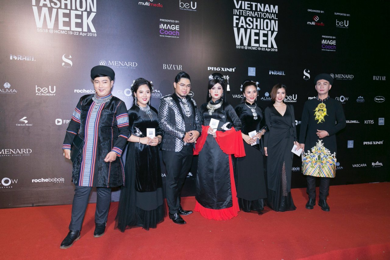 tham-do-fashion-week-tu-hom-nay-hay-goi-cao-ngan-la-hoa-hau-mc-phuong-mai-de-dat-voi-ao-vest-khoet-sau-hun-hut