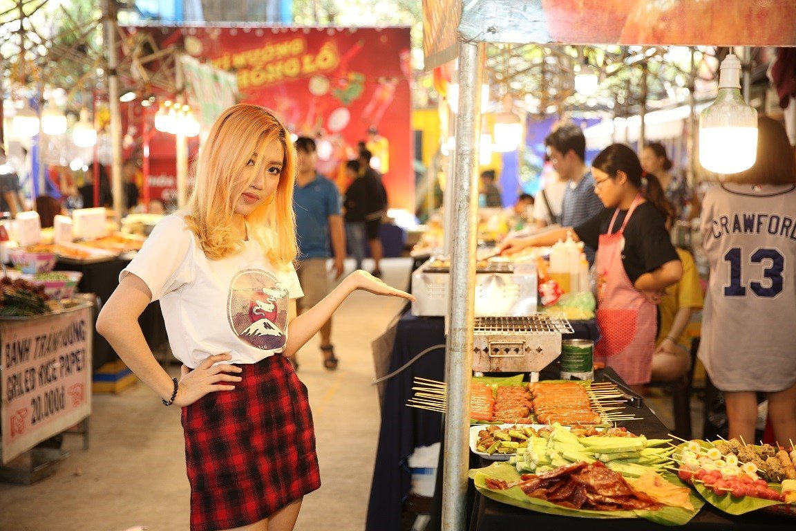 gioi-tre-sai-gon-bat-ngo-truoc-thu-thach-choi-hang-nong-cung-hang-loat-sao-viet