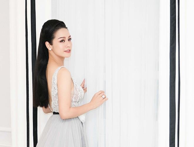 nhat-kim-anh-la-ai-va-nhat-kim-anh-len-tieng-khi-bi-tung-tin-don-ngoai-tinh