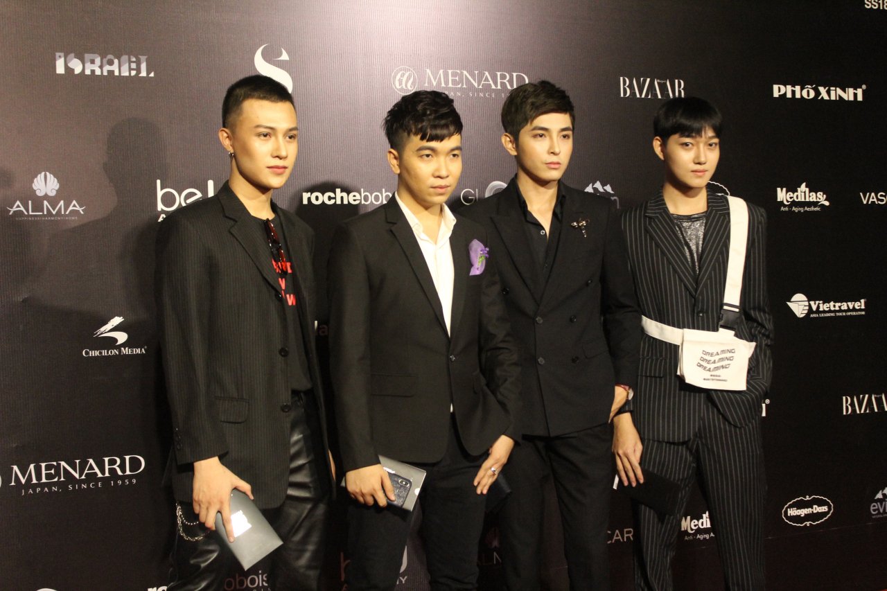 tham-do-fashion-week-zero-9-bat-ngo-xuat-hien-duc-phuc-dat-cho-con-tieu-chau-nhu-quynh-chiem-spotlight-khi-hoa-nang-tien-ca