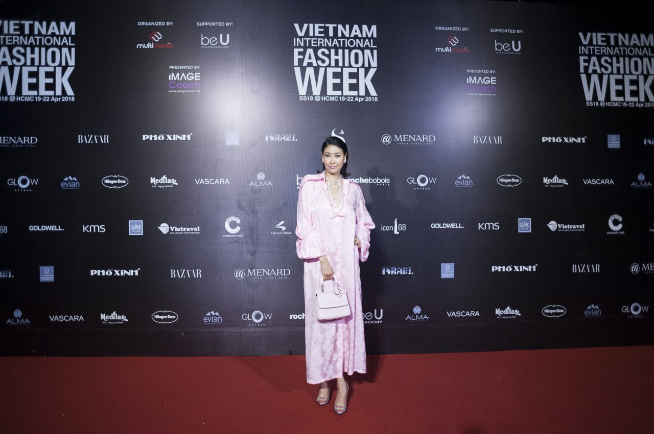 tham-do-fashion-week-zero-9-bat-ngo-xuat-hien-duc-phuc-dat-cho-con-tieu-chau-nhu-quynh-chiem-spotlight-khi-hoa-nang-tien-ca