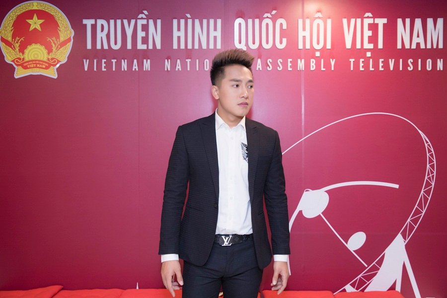 chau-khai-phong-lan-dau-tiet-lo-tung-di-hat-voi-cat-xe-chi-20-ngan-dong