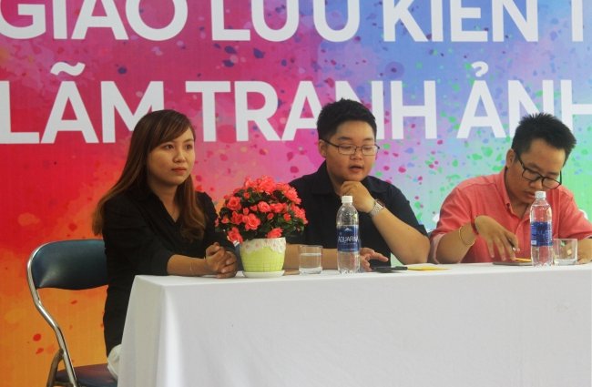 da-nang-trien-lam-anh-ve-chu-de-lgbt-thu-hut-nhieu-sinh-vien