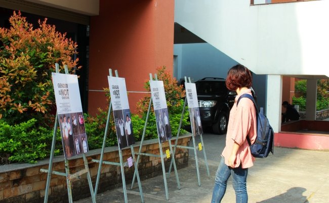 da-nang-trien-lam-anh-ve-chu-de-lgbt-thu-hut-nhieu-sinh-vien