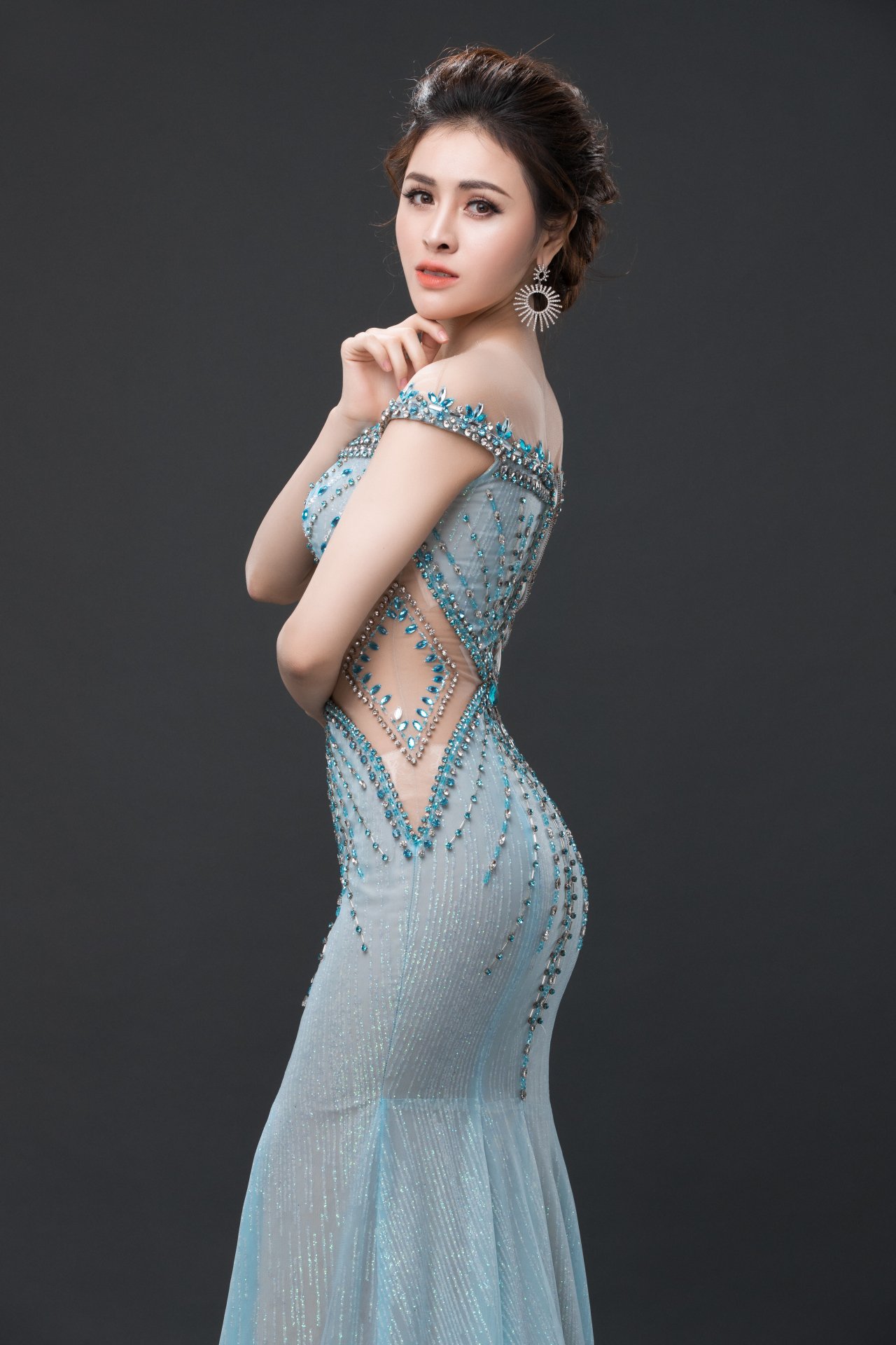 lien-tiep-vuot-mat-nhieu-doi-thu-dang-gom-thu-dung-dang-di-mot-hanh-trinh-an-tuong-tai-miss-eco-international