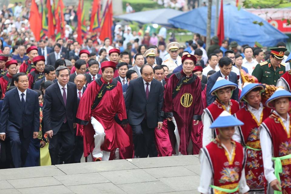 nhung-hinh-anh-dau-tien-trong-sang-som-ngay-gio-to-hung-vuong-2018