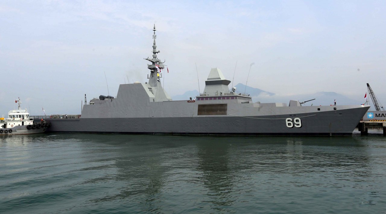 tau-hai-quan-hien-dai-bac-nhat-singapore-cap-cang-da-nang