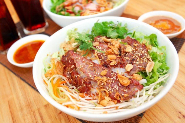 ve-da-nang-nen-an-gi