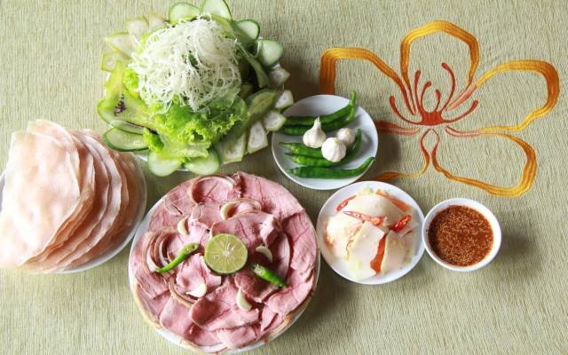 ve-da-nang-nen-an-gi