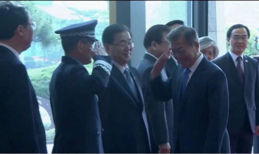cuoc-gap-han-trieu-nhung-hinh-anh-mang-tinh-lich-su