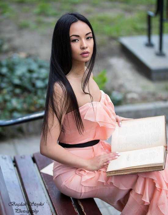 nhan-sac-co-gai-goc-viet-dang-la-doi-thu-nang-ky-cua-thu-dung-tai-miss-eco-international-2018