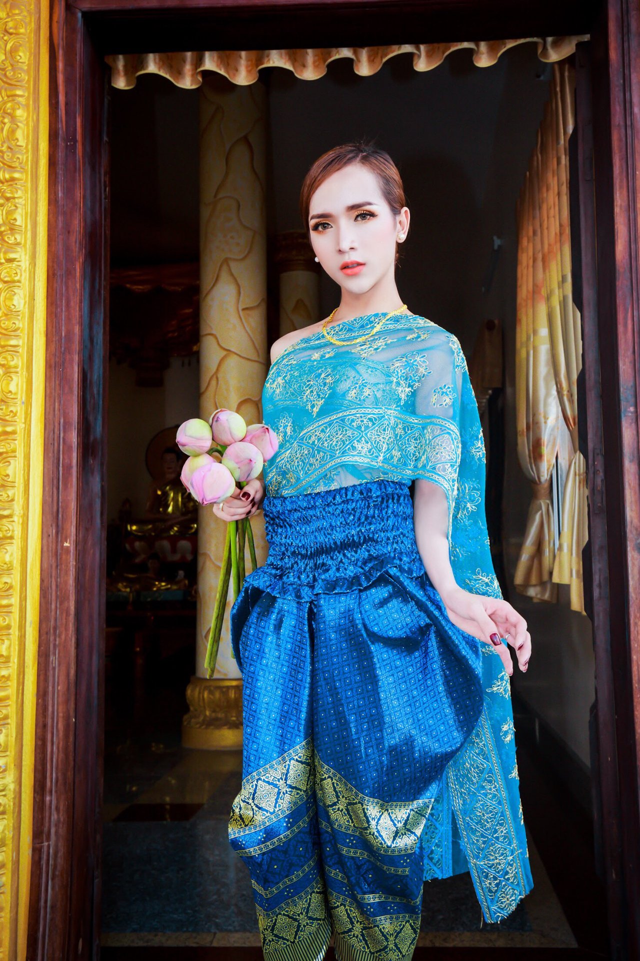 tung-anh-dep-xuat-sac-hot-girl-chuyen-gioi-tran-doan-con-bat-mi-mong-muon-tang-nha-cho-nguoi-ngheo