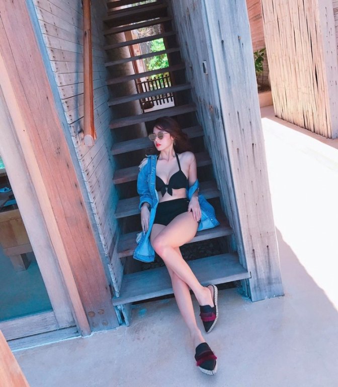my-nhan-viet-thi-nhau-dien-bikini-nong-bong-chao-he