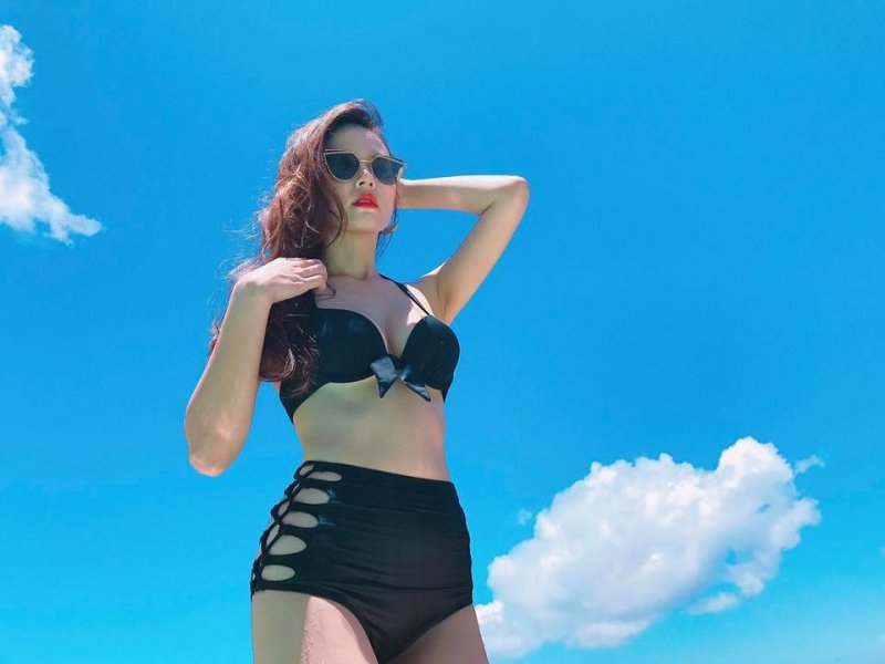 my-nhan-viet-thi-nhau-dien-bikini-nong-bong-chao-he