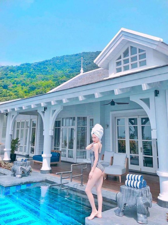my-nhan-viet-thi-nhau-dien-bikini-nong-bong-chao-he