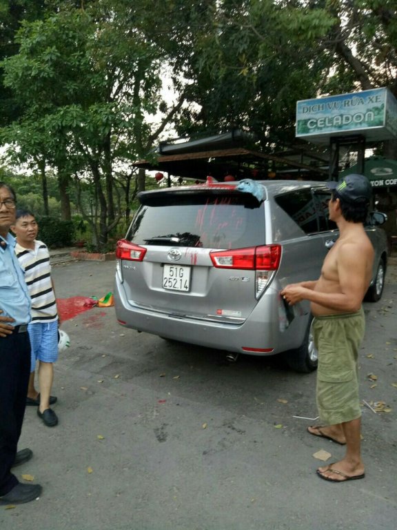 nha-dan-bi-khung-bo-bang-bom-son-o-tp-hcm-lai-keu-cuu-vi-lien-tuc-bi-quay-pha
