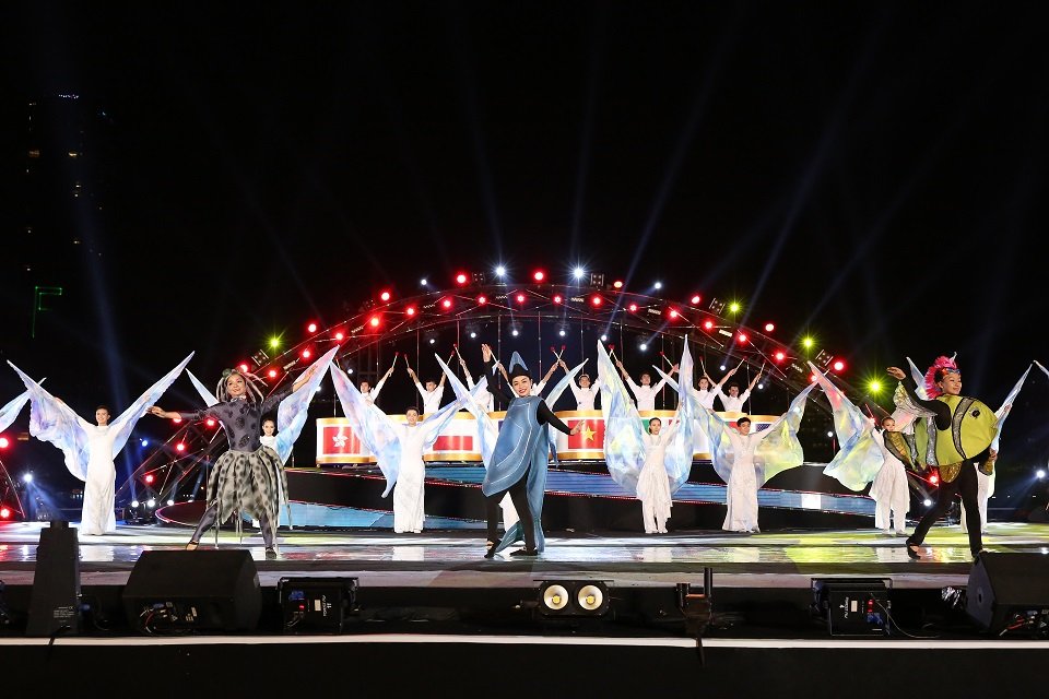 dai-tiec-phao-hoa-ben-song-han-chinh-thuc-khai-mac